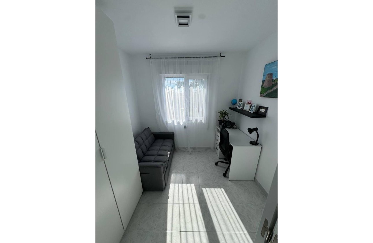Resale - Dúplex -
Torrevieja - Carrefour