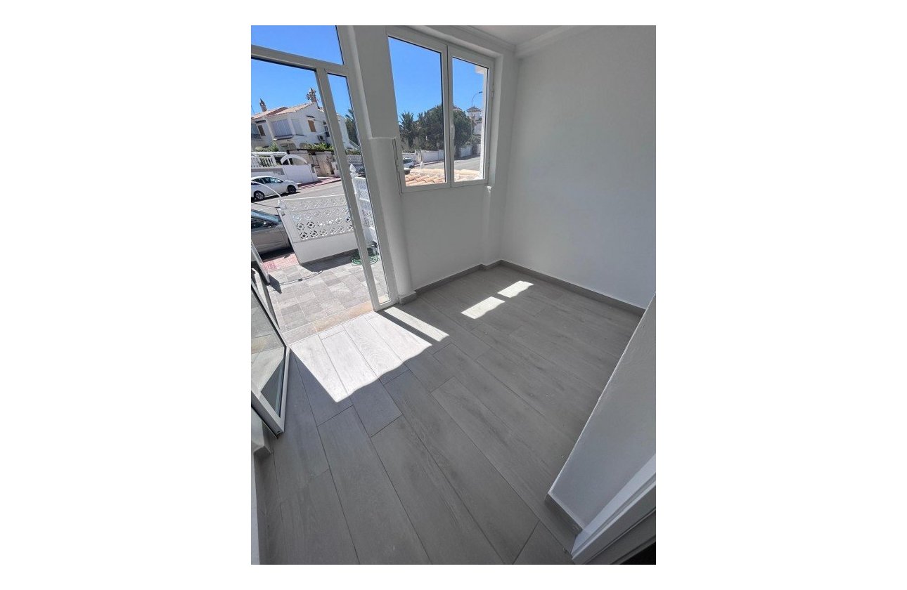 Resale - Dúplex -
Torrevieja - Costa Blanca