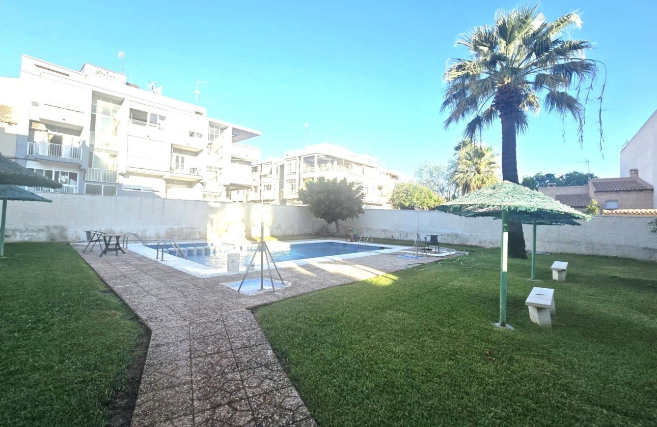 Resale - Dúplex -
Torrevieja - Habaneras