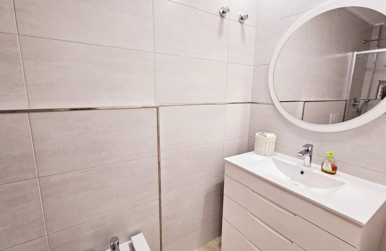 Resale - Dúplex -
Torrevieja - La Siesta