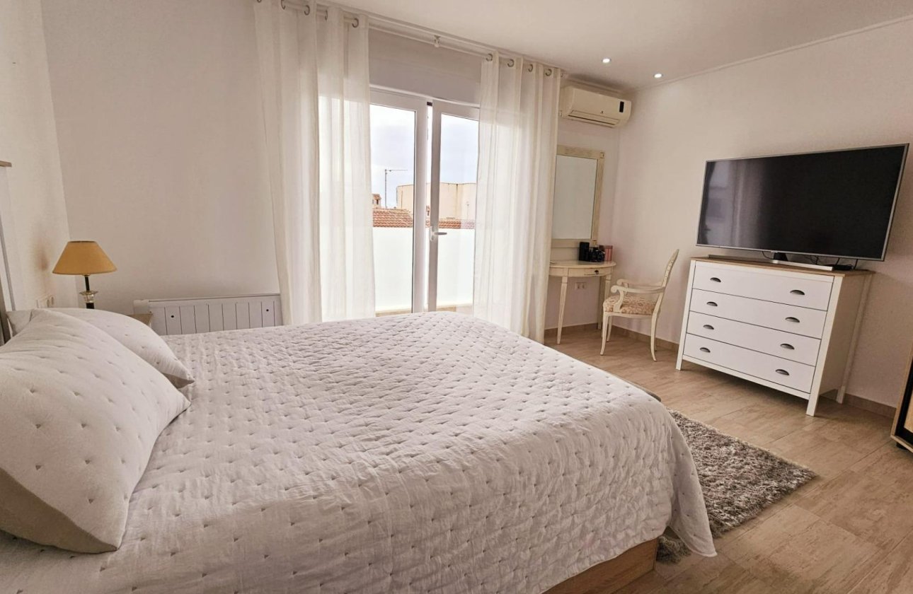 Resale - Dúplex -
Torrevieja - La Siesta