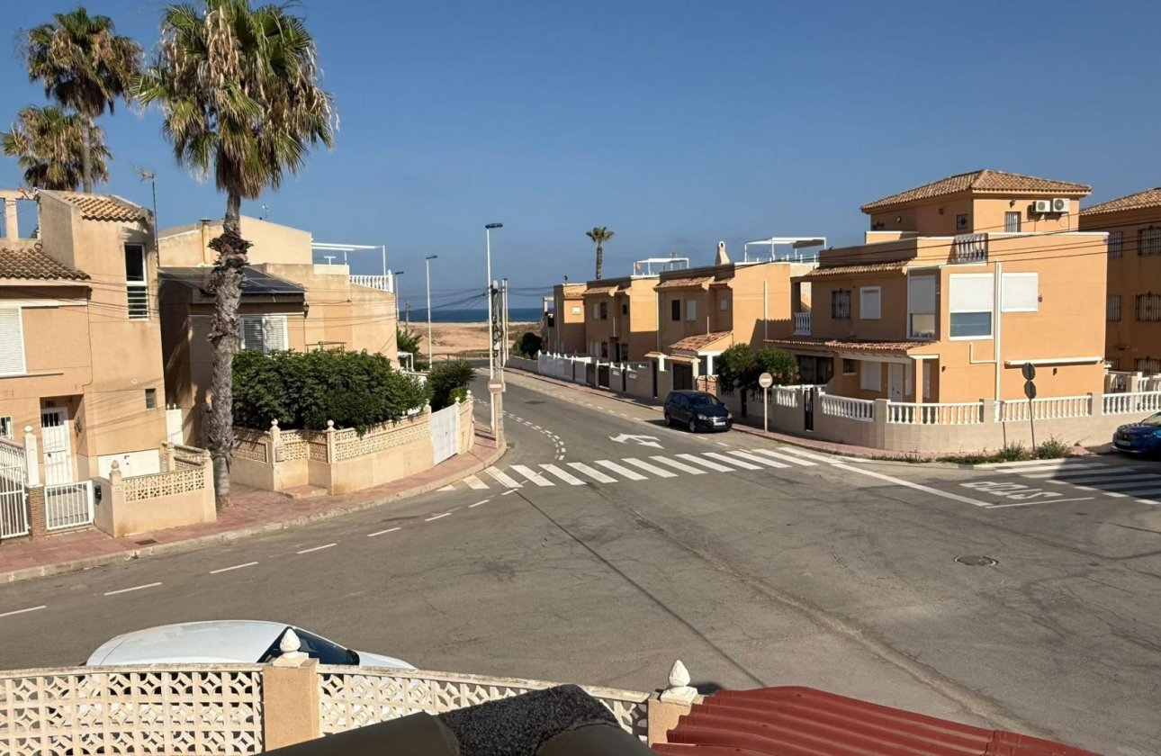 Resale - Dúplex -
Torrevieja - Los Frutales