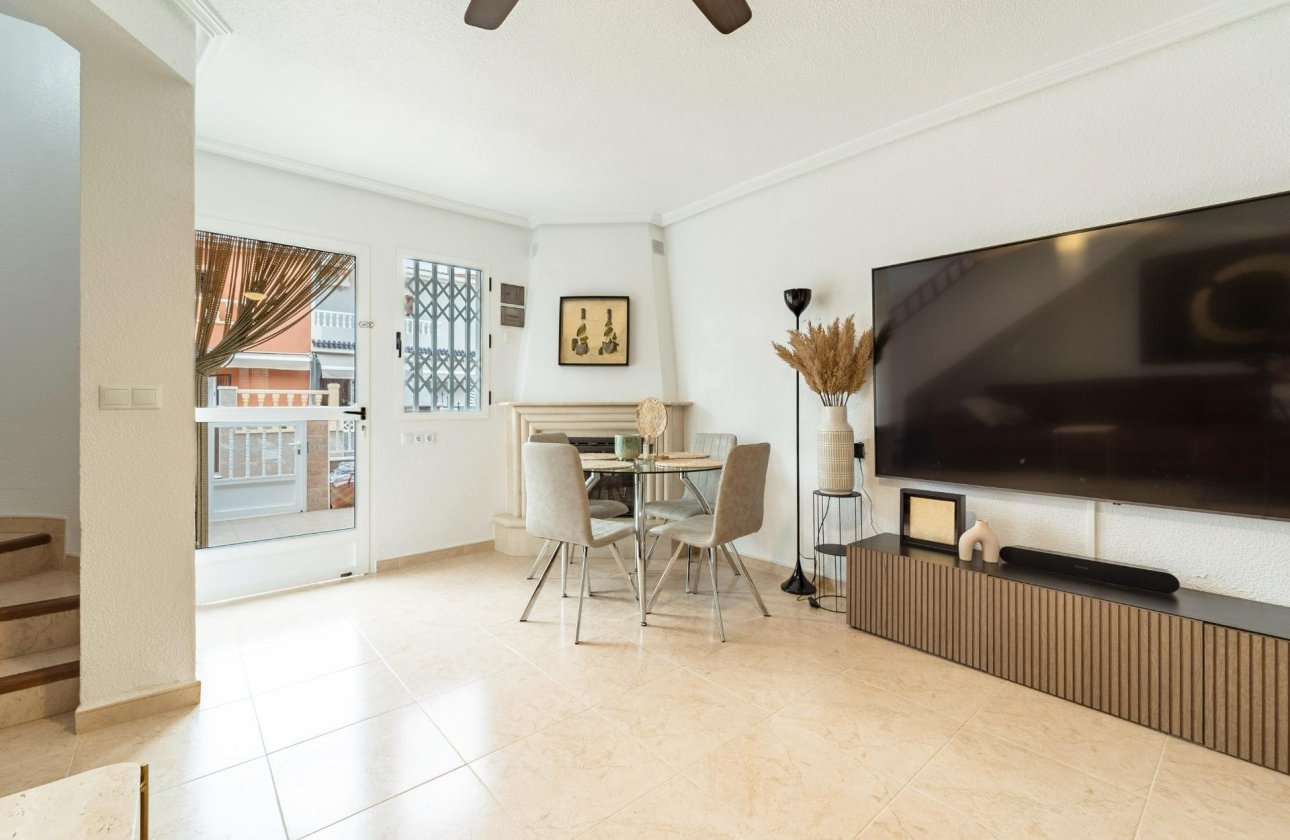 Resale - Dúplex -
Torrevieja - Playa De Los Naufragos