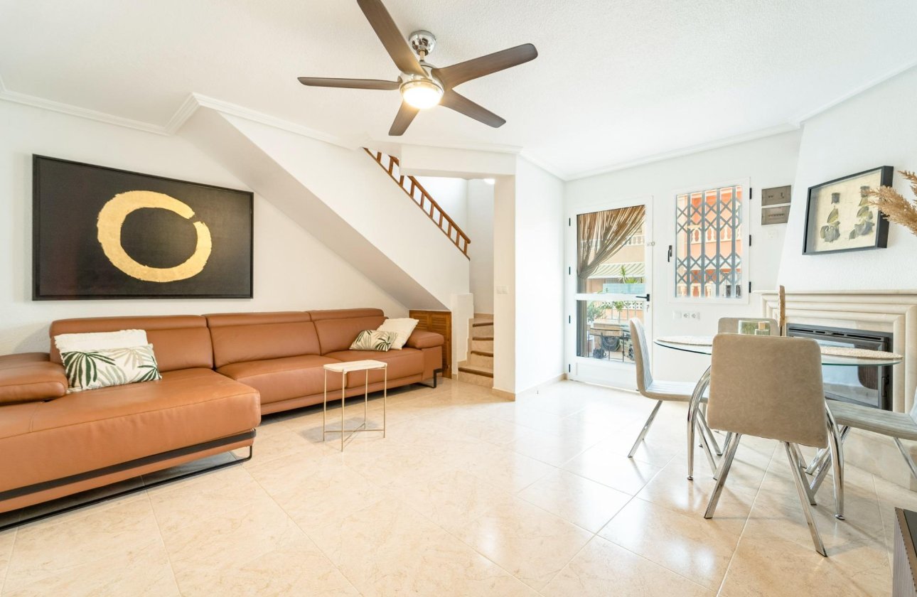 Resale - Dúplex -
Torrevieja - Playa De Los Naufragos