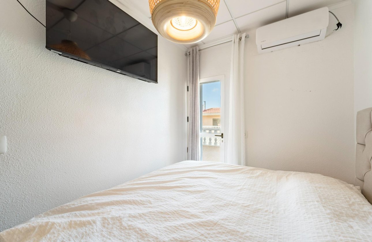 Resale - Dúplex -
Torrevieja - Playa De Los Naufragos