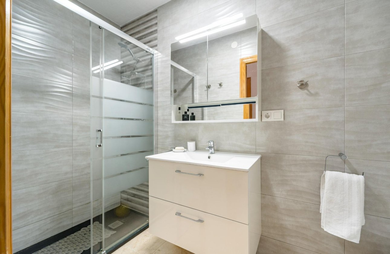 Resale - Dúplex -
Torrevieja - Playa De Los Naufragos