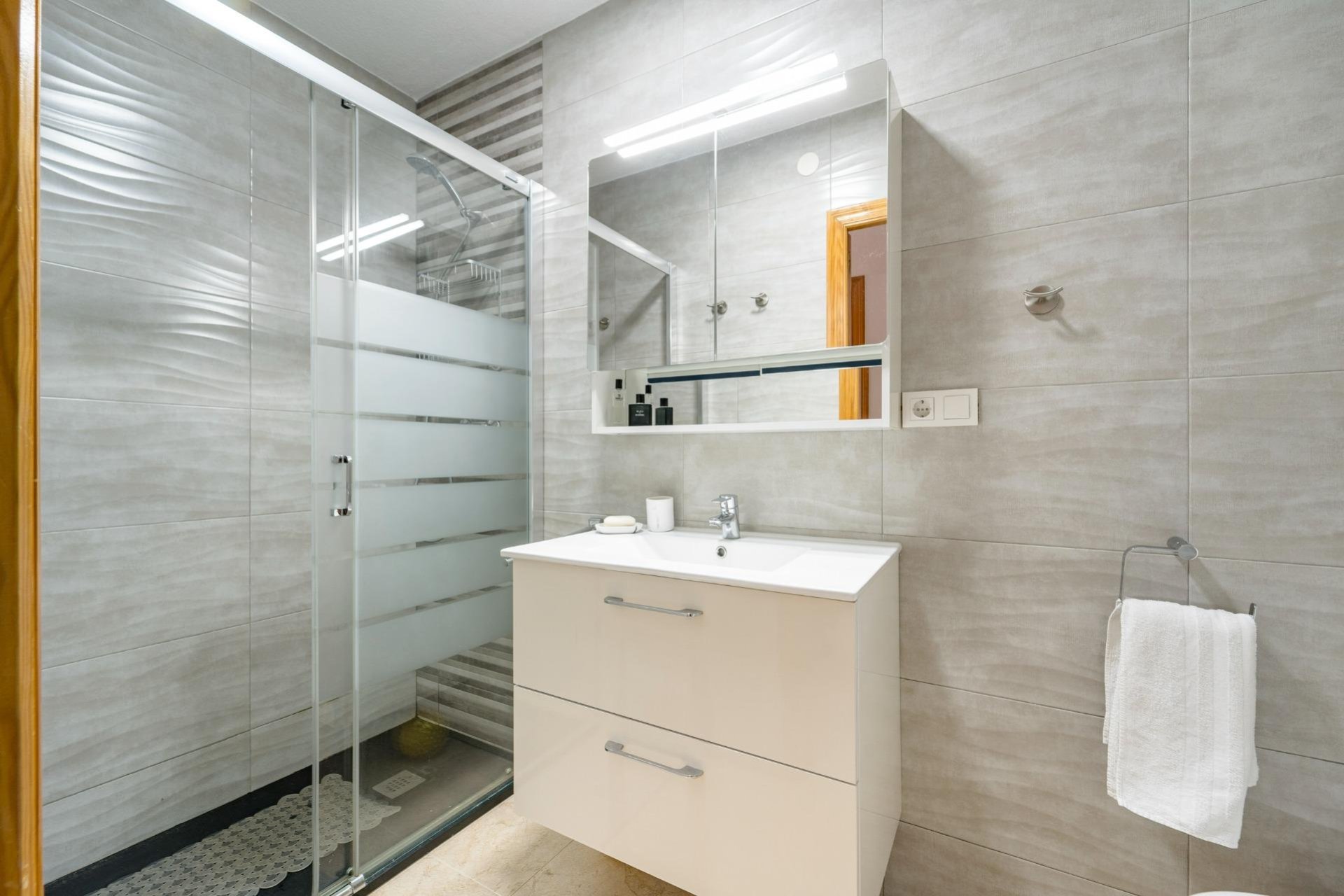 Resale - Dúplex -
Torrevieja - Playa De Los Naufragos