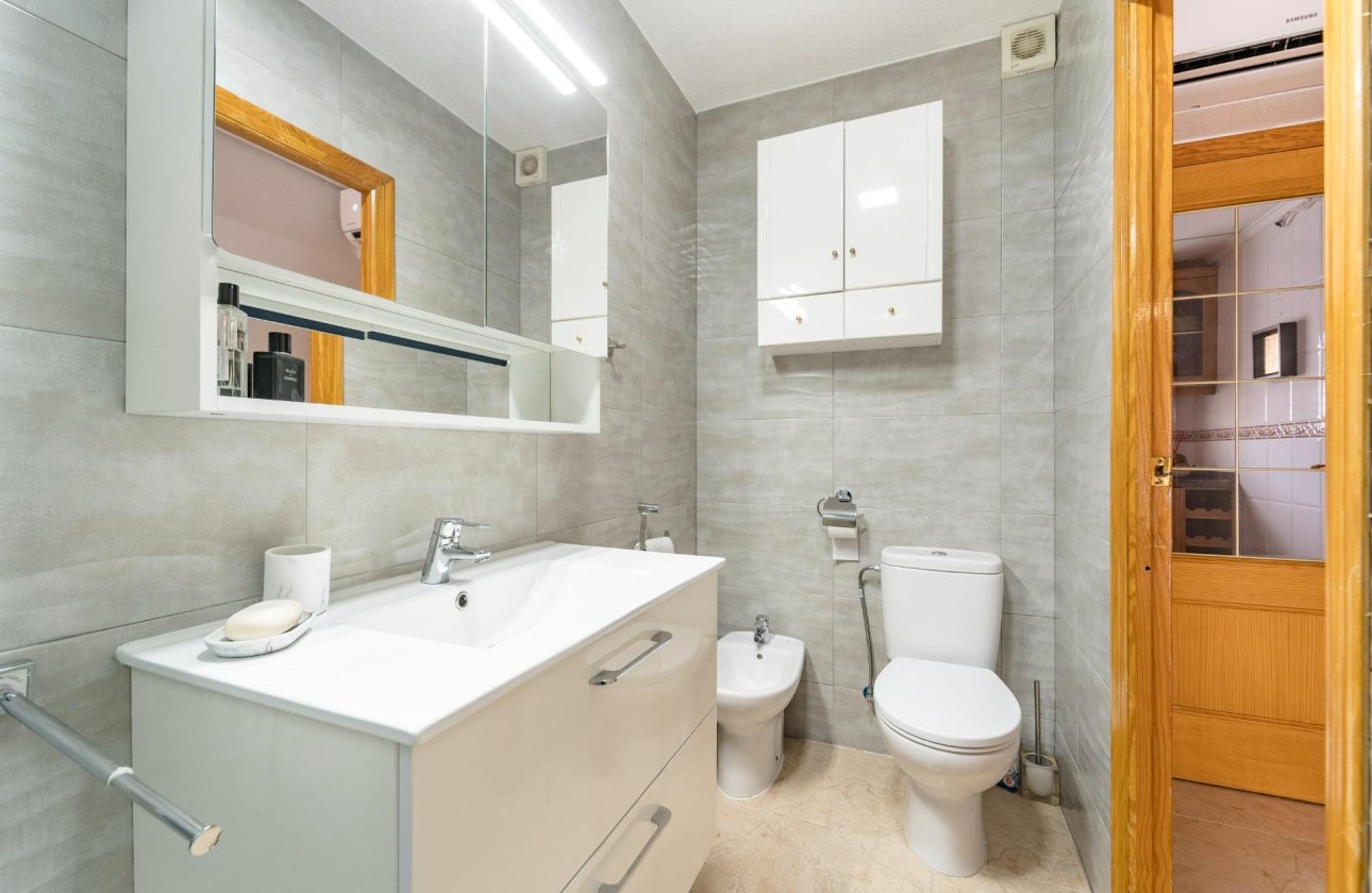 Resale - Dúplex -
Torrevieja - Playa De Los Naufragos