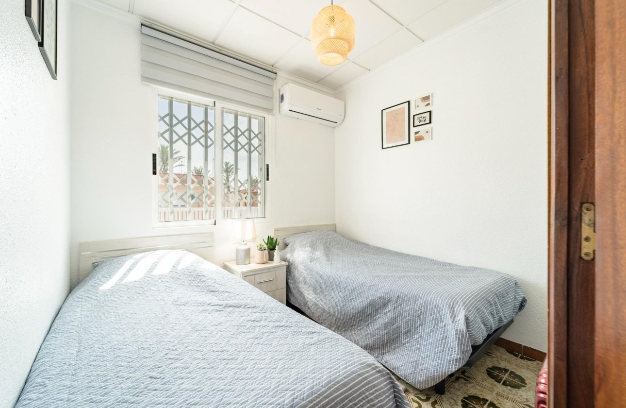 Resale - Dúplex -
Torrevieja - Playa De Los Naufragos