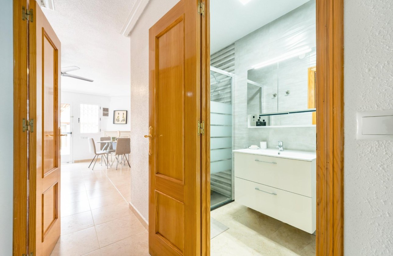 Resale - Dúplex -
Torrevieja - Playa De Los Naufragos