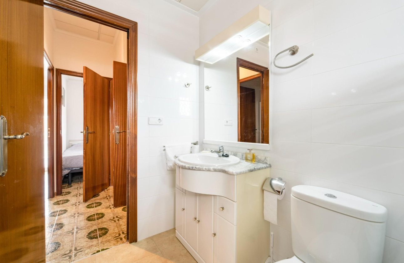 Resale - Dúplex -
Torrevieja - Playa De Los Naufragos