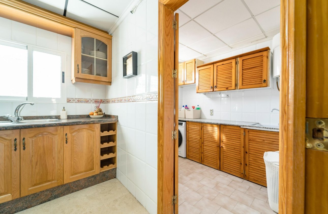 Resale - Dúplex -
Torrevieja - Playa De Los Naufragos