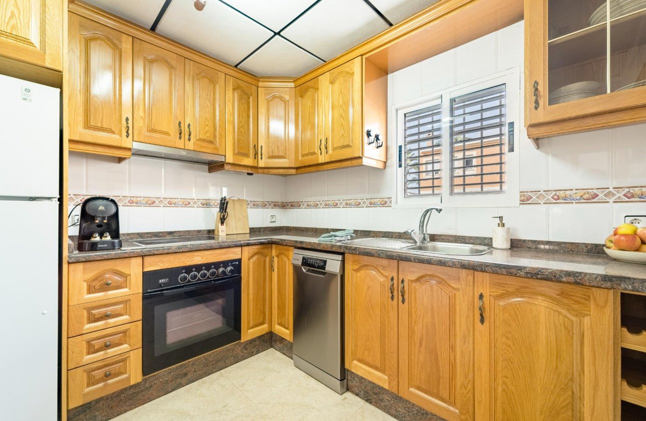 Resale - Dúplex -
Torrevieja - Playa De Los Naufragos