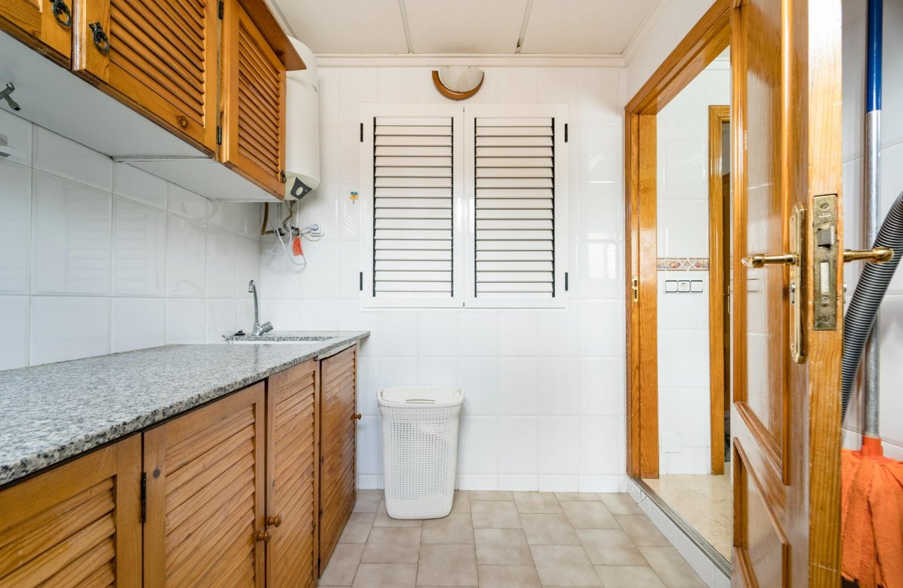 Resale - Dúplex -
Torrevieja - Playa De Los Naufragos