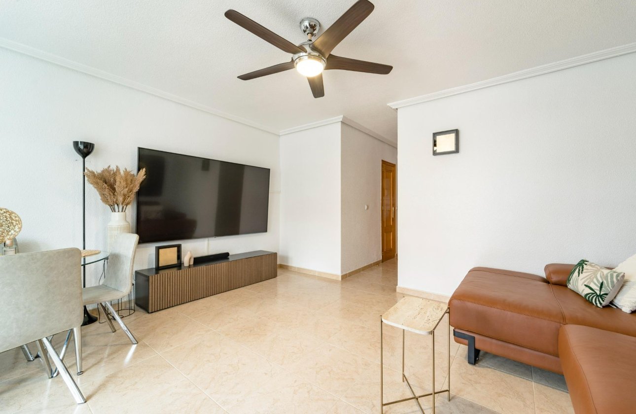 Resale - Dúplex -
Torrevieja - Playa De Los Naufragos