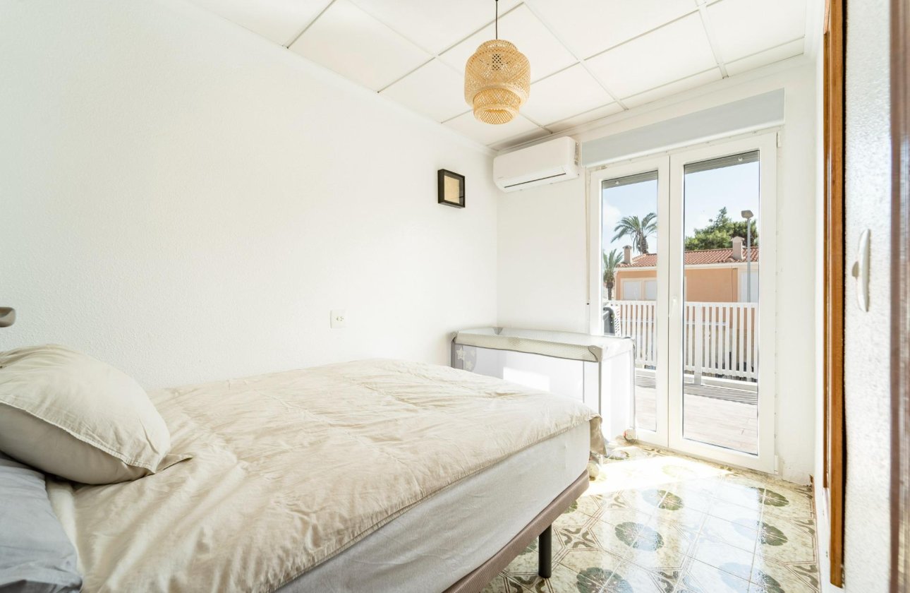 Resale - Dúplex -
Torrevieja - Playa De Los Naufragos