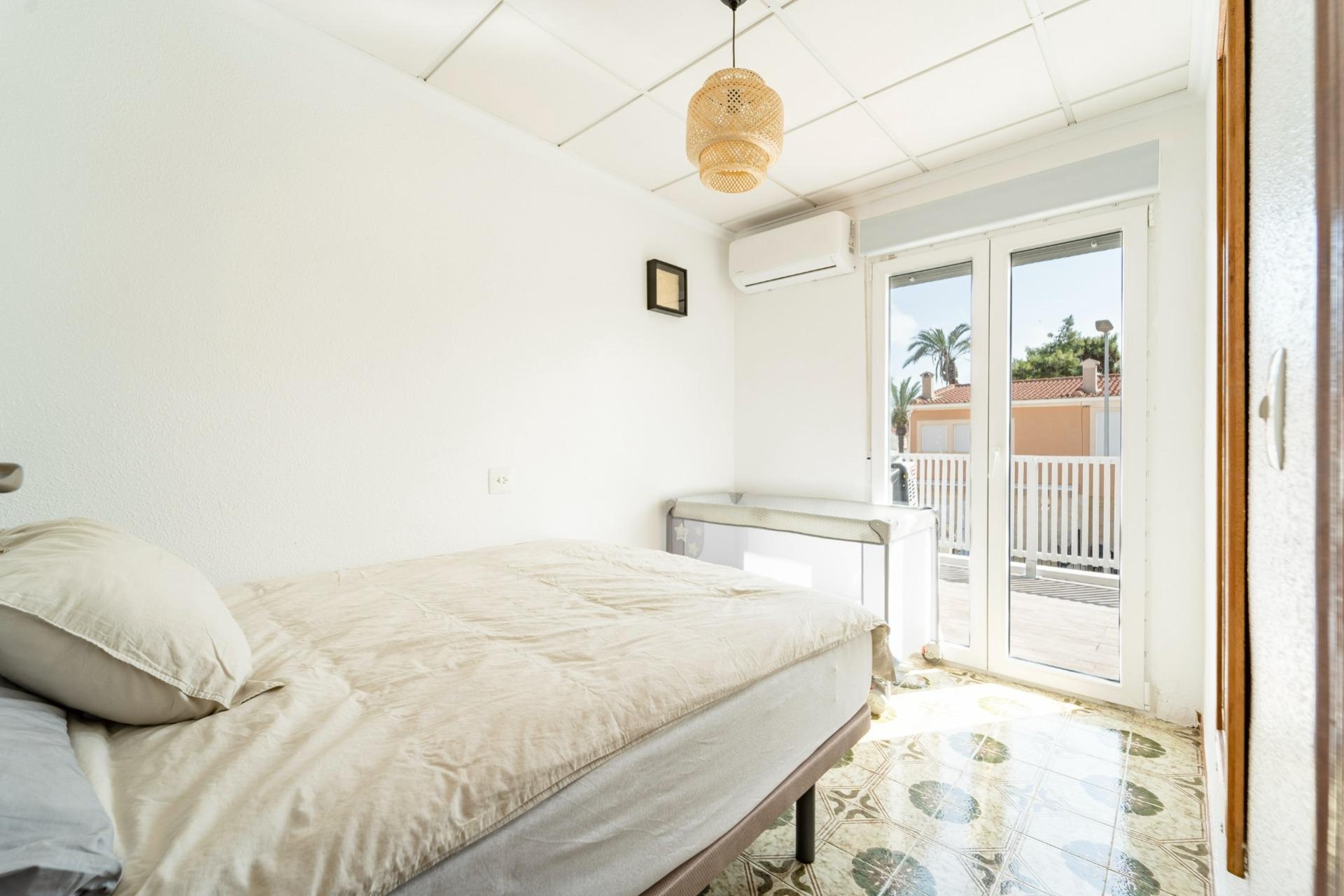 Resale - Dúplex -
Torrevieja - Playa De Los Naufragos