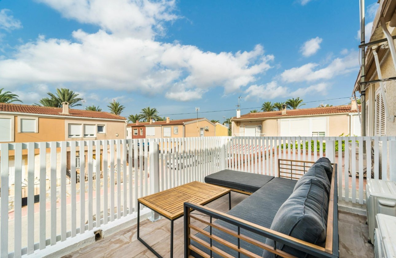 Resale - Dúplex -
Torrevieja - Playa De Los Naufragos