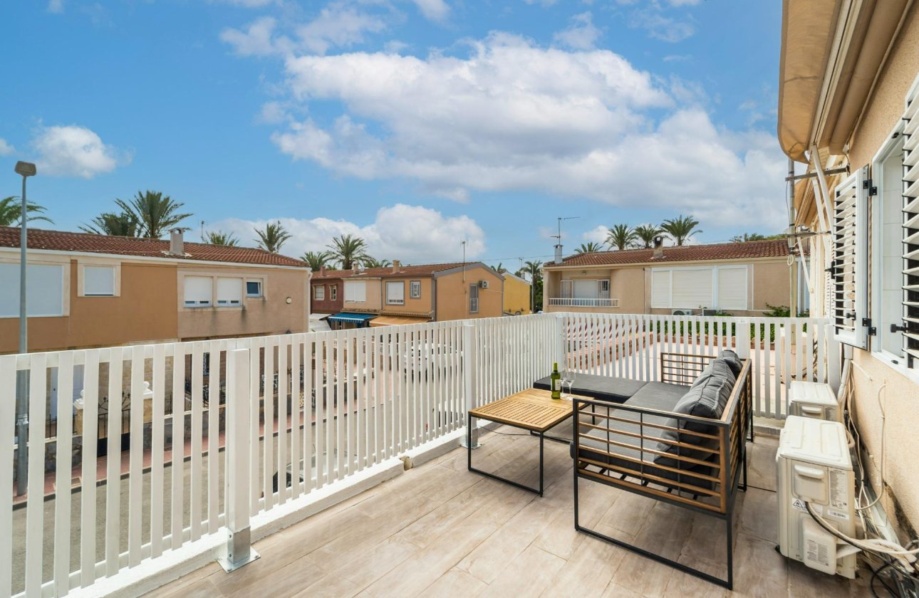 Resale - Dúplex -
Torrevieja - Playa De Los Naufragos