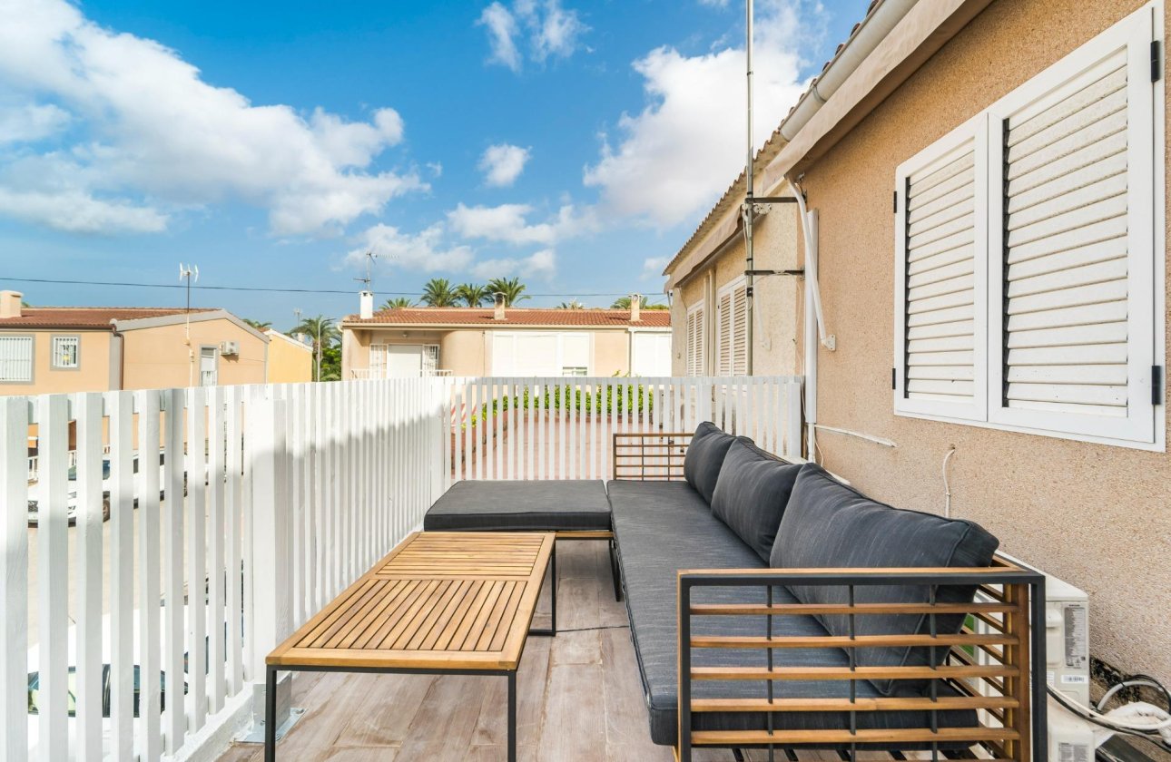 Resale - Dúplex -
Torrevieja - Playa De Los Naufragos