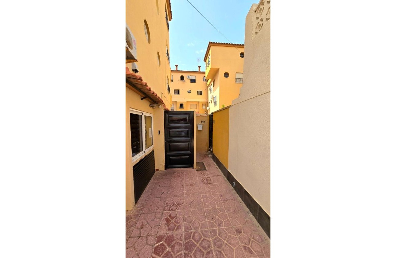 Resale - Dúplex -
Torrevieja - Playa del Cura
