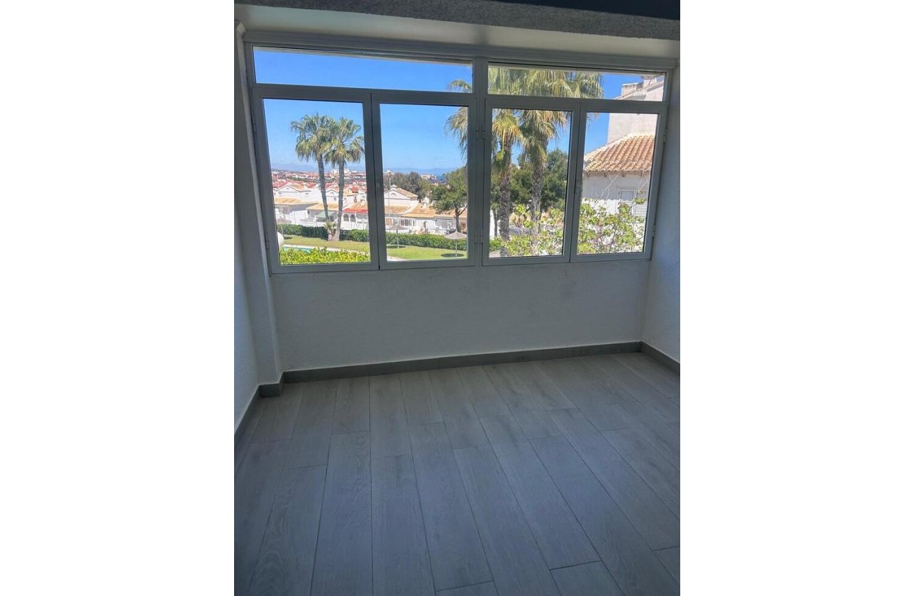 Resale - Dúplex -
Torrevieja - Torreblanca