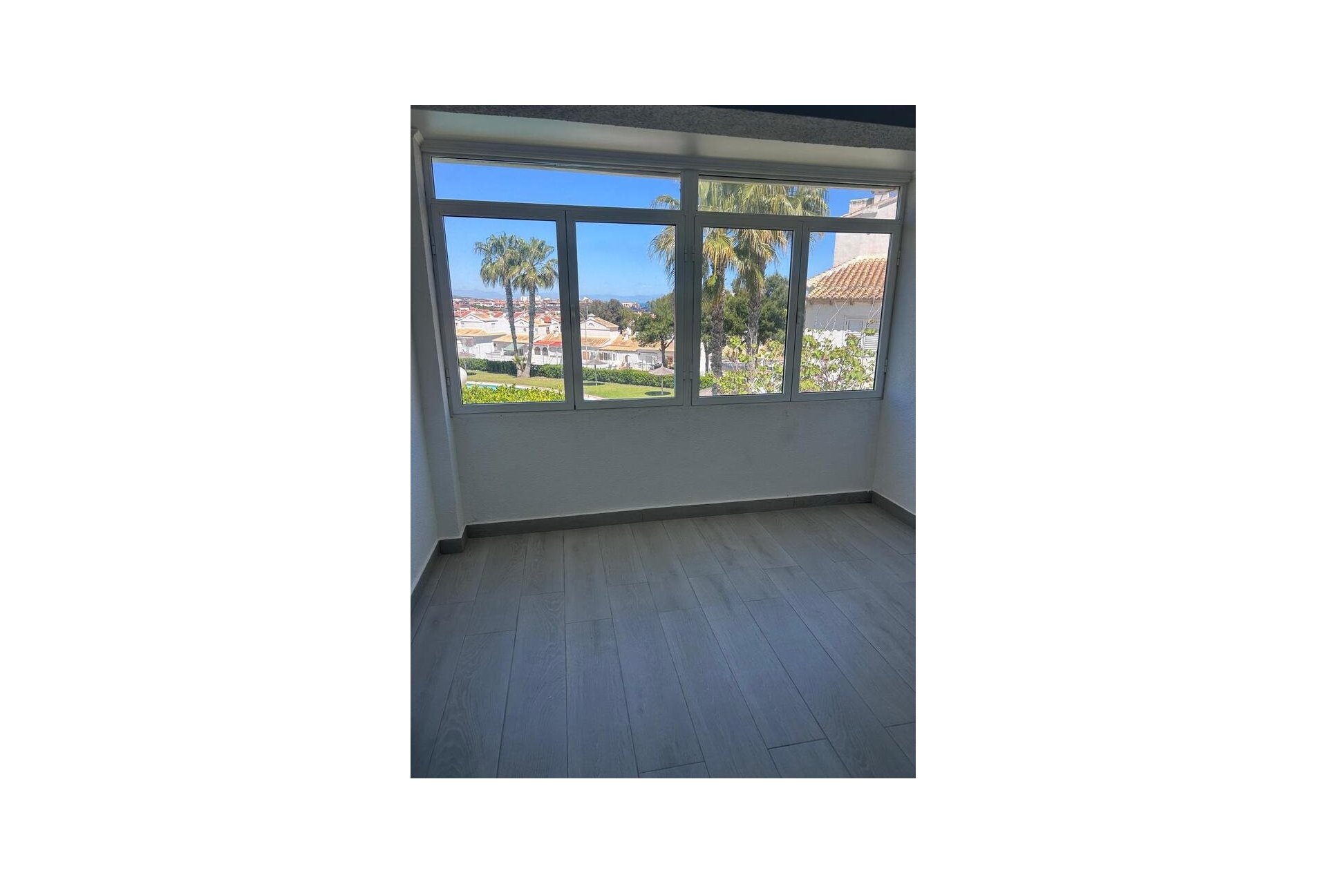 Resale - Dúplex -
Torrevieja - Torreblanca