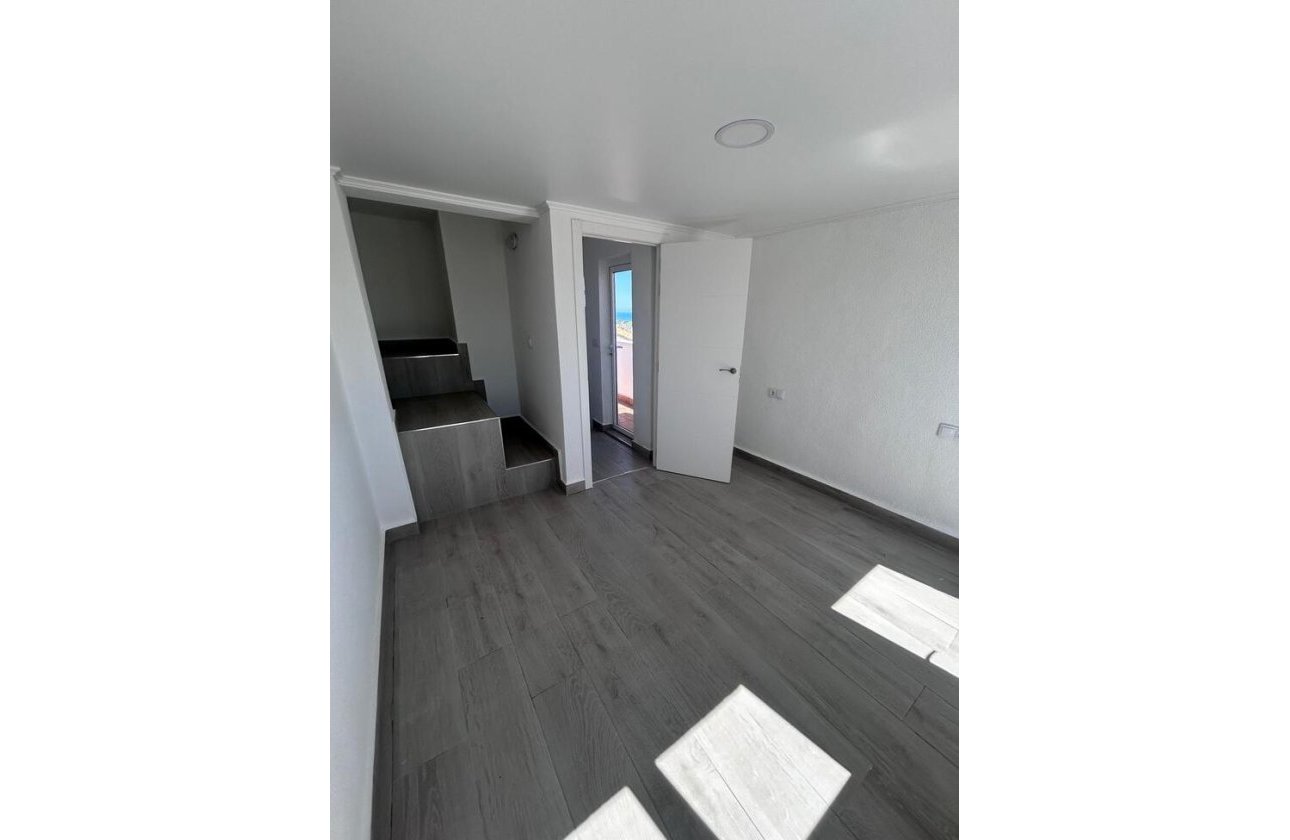 Resale - Dúplex -
Torrevieja - Torreblanca