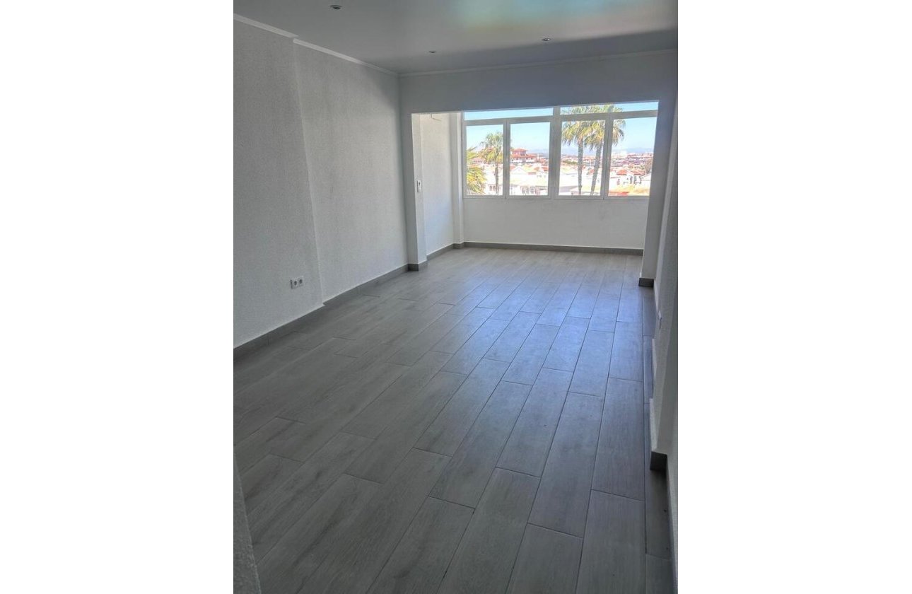 Resale - Dúplex -
Torrevieja - Torreblanca