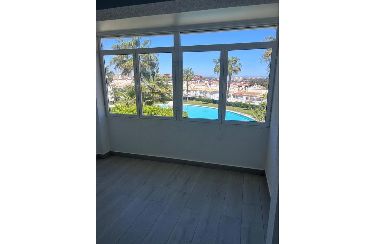 Resale - Dúplex -
Torrevieja - Torreblanca