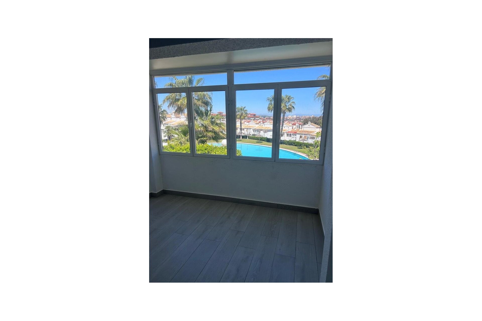 Resale - Dúplex -
Torrevieja - Torreblanca
