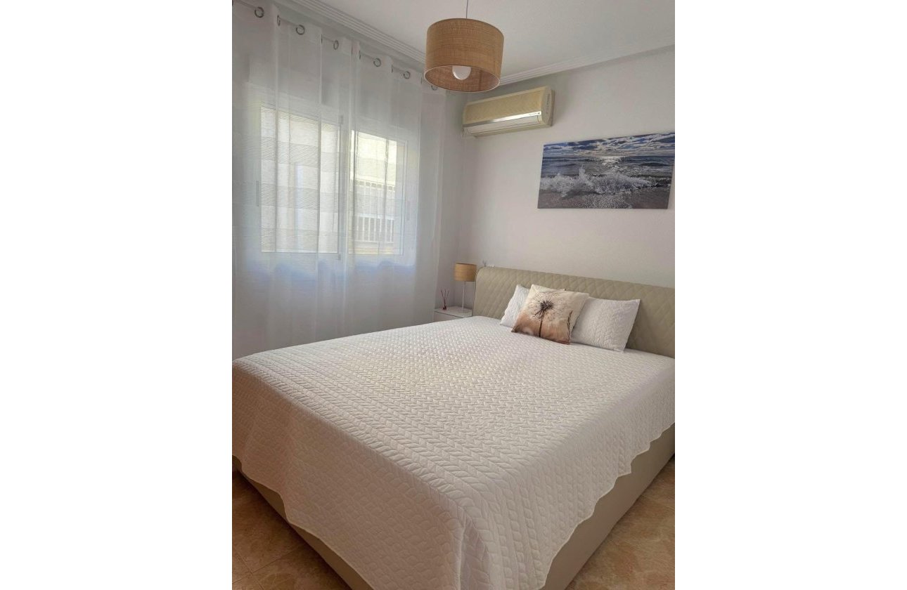 Resale - Dúplex -
Torrevieja - Torretas