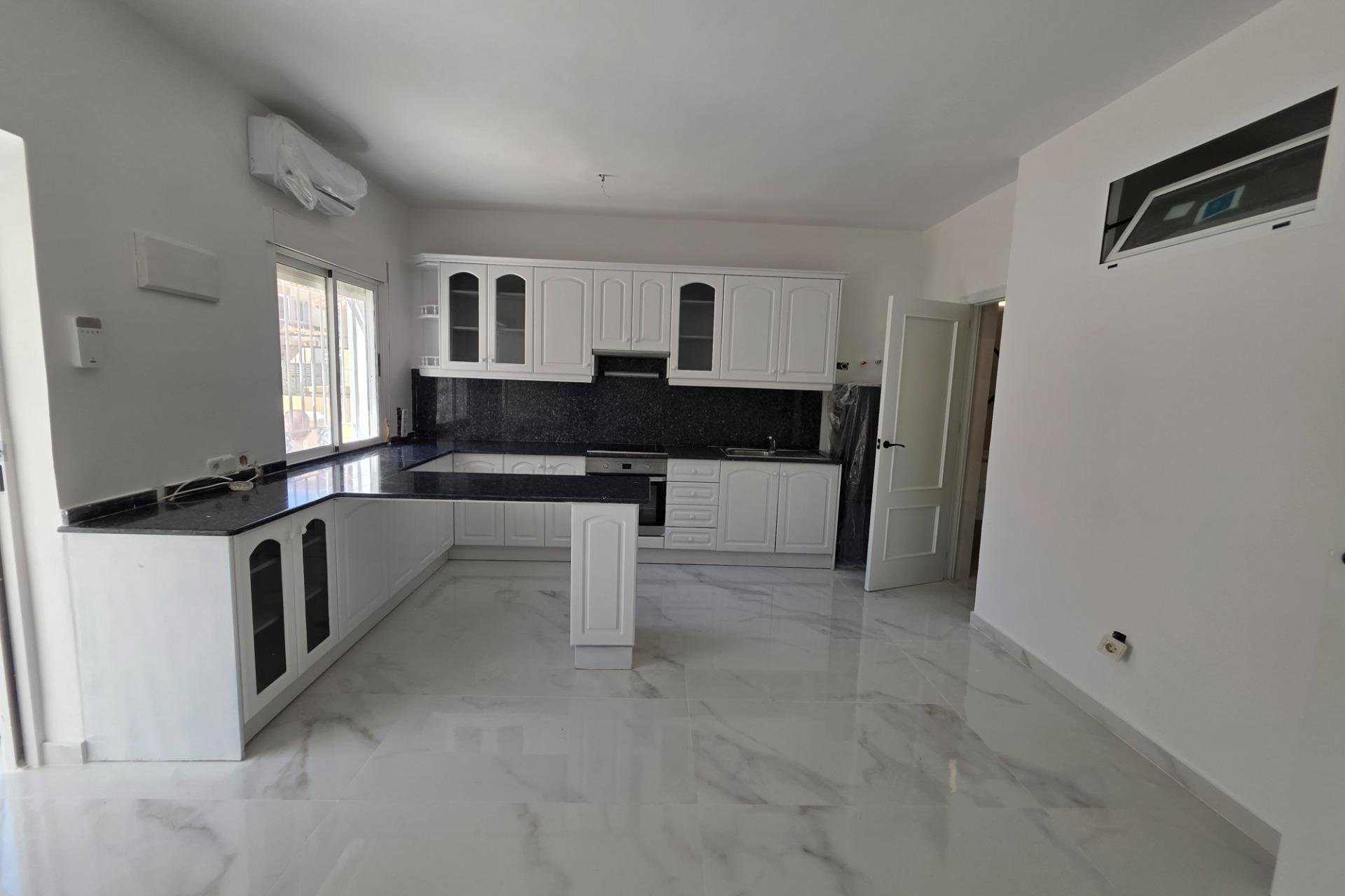 Resale - Dúplex -
Torrevieja - Torretas