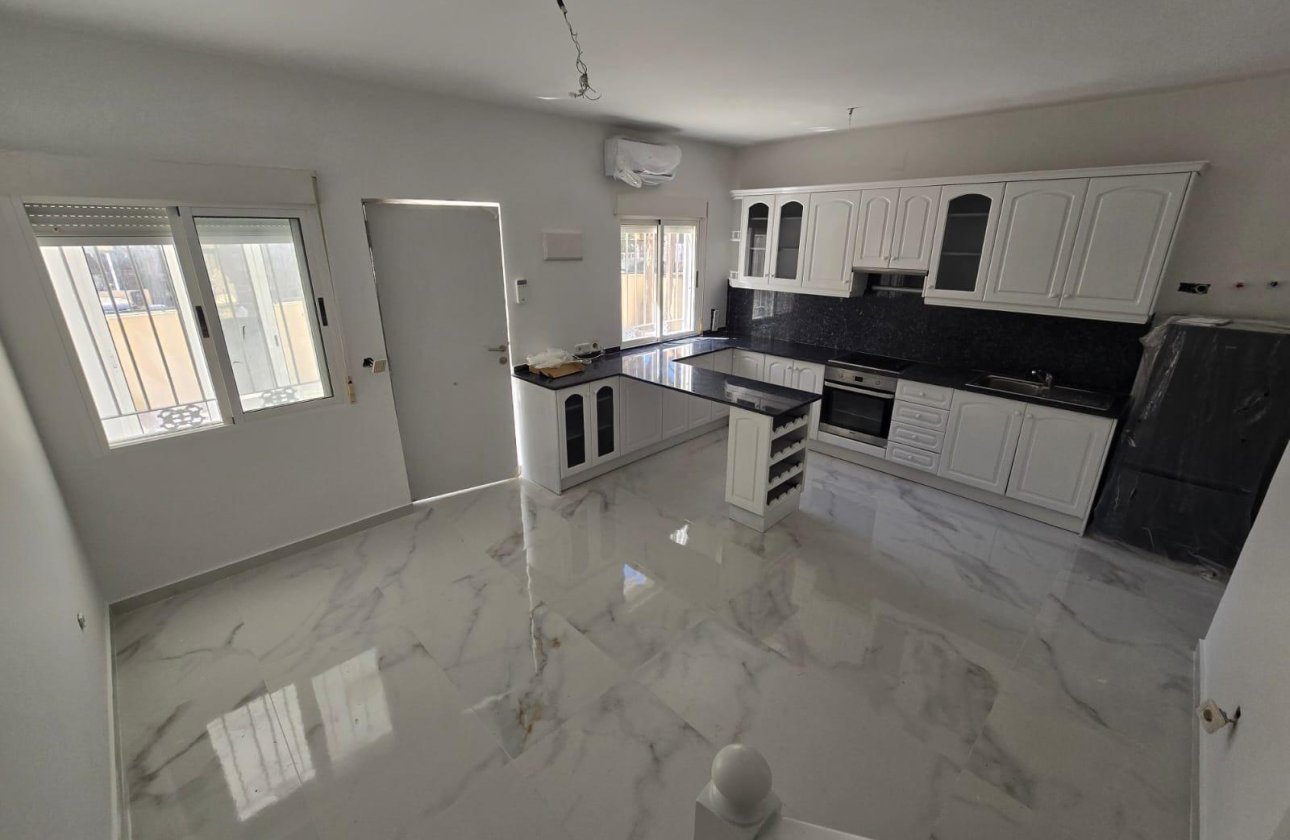 Resale - Dúplex -
Torrevieja - Torretas