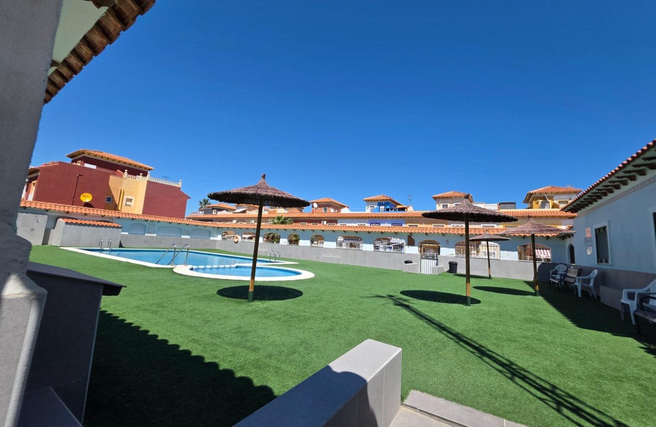 Resale - Dúplex -
Torrevieja - Torretas