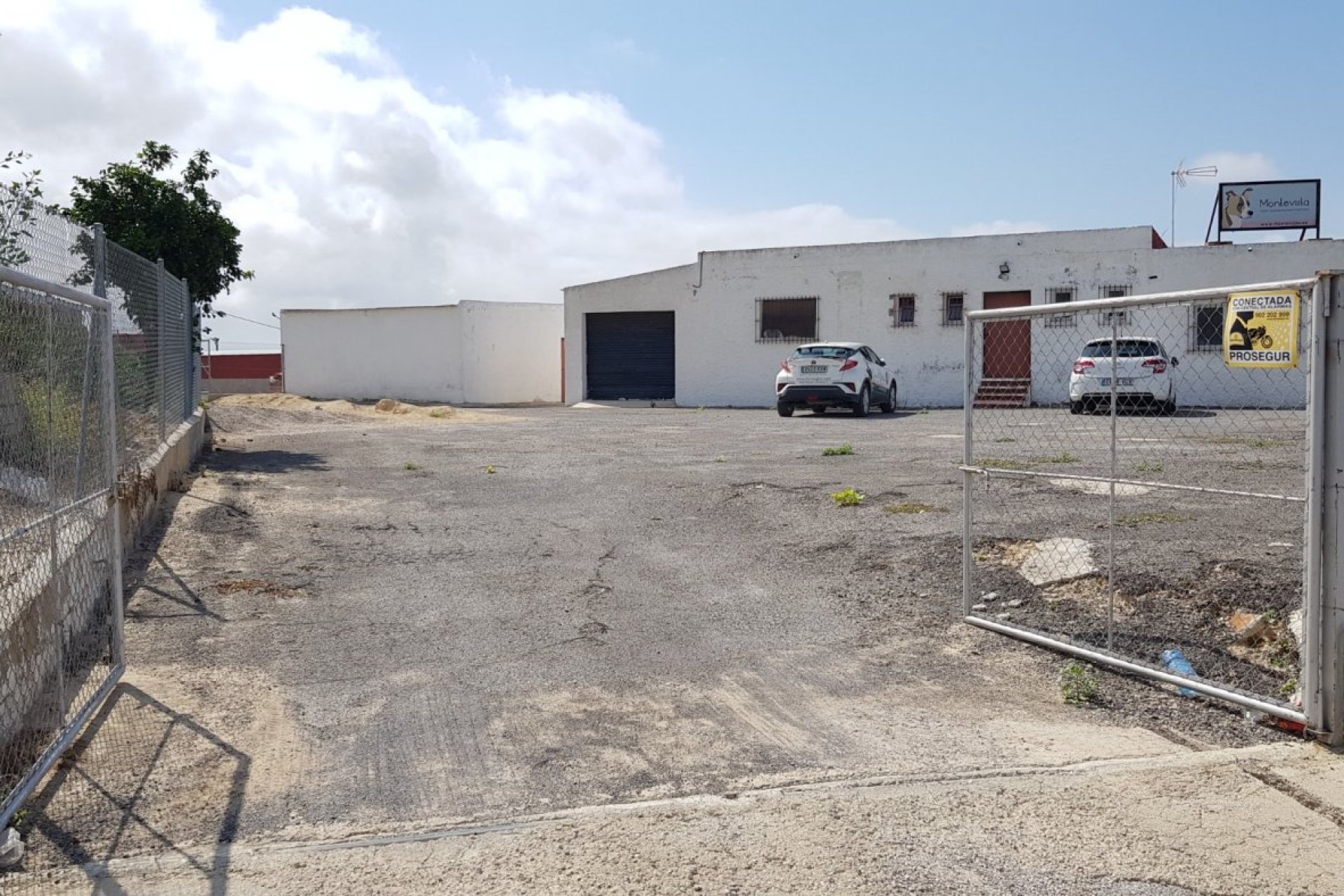 Resale - Finca -
Los Montesinos