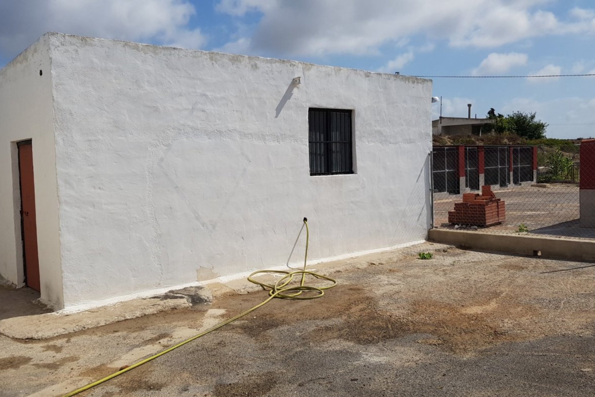 Resale - Finca -
Los Montesinos