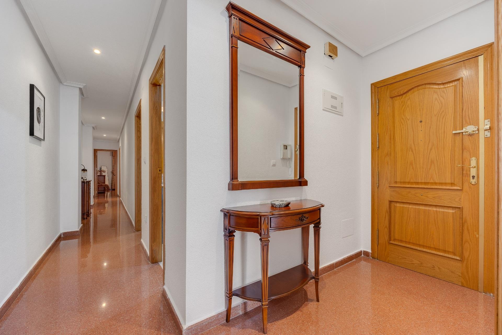 Resale - Penthouse -
Torrevieja - Paseo Maritimo