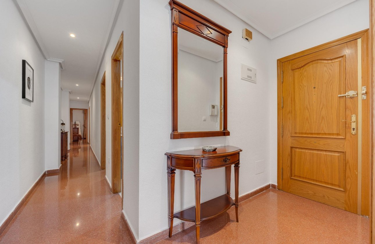 Resale - Penthouse -
Torrevieja - Paseo Maritimo