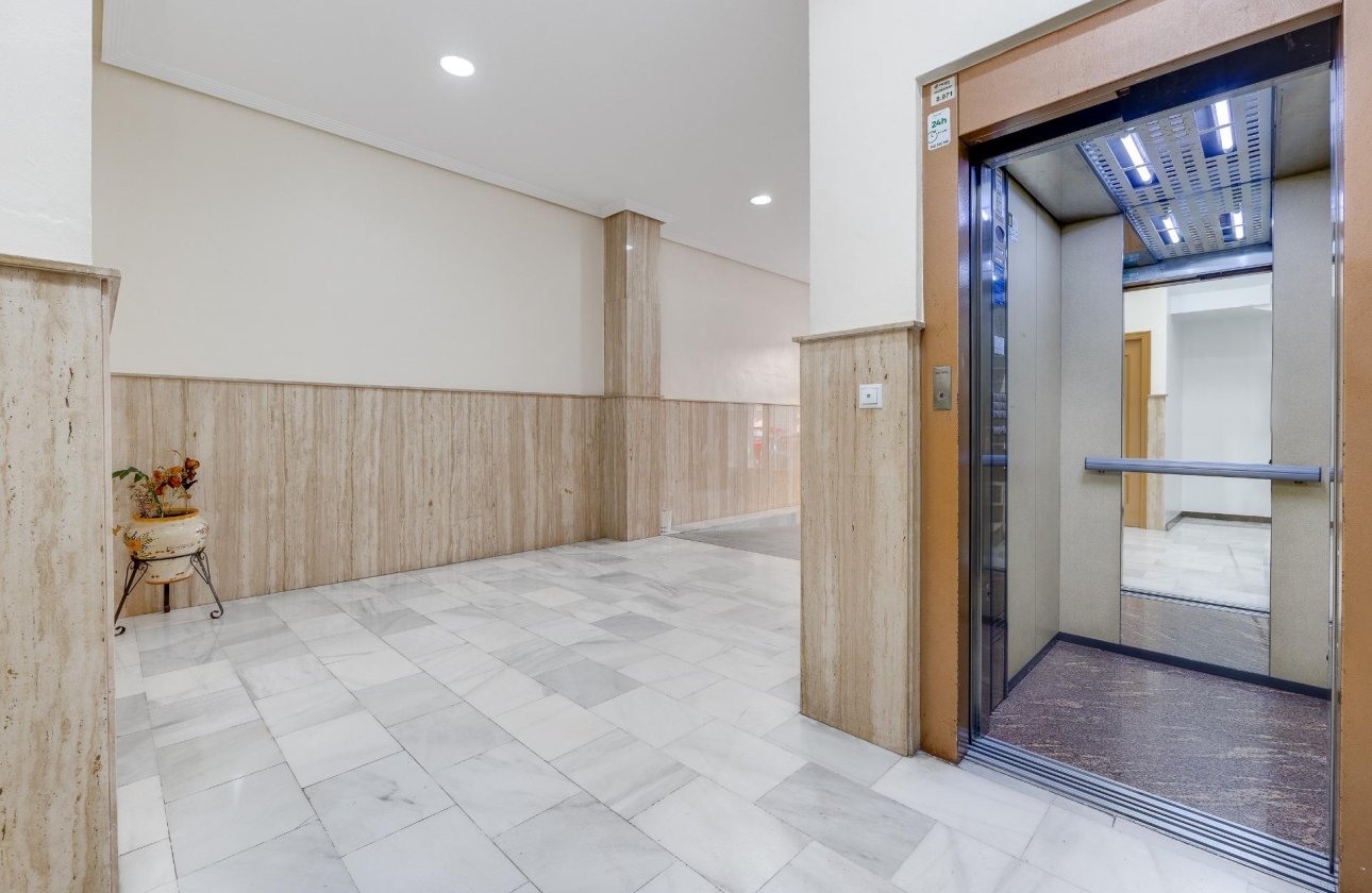 Resale - Penthouse -
Torrevieja - Paseo Maritimo