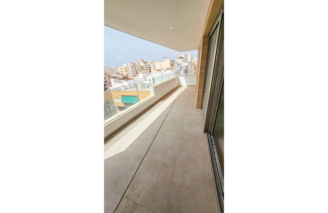 Resale - Penthouse -
Torrevieja - Paseo Maritimo
