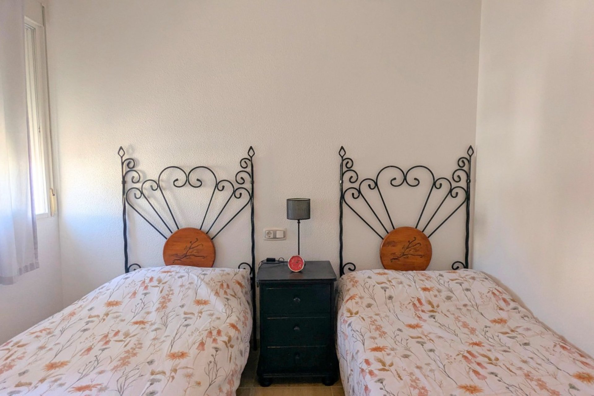 Resale - Quad House -
Lo Crispin - Inland