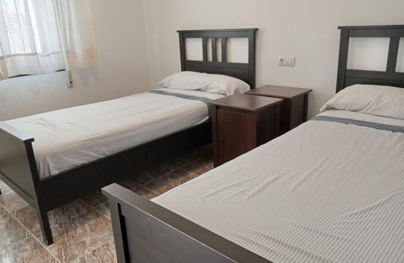 Resale - Semi Detached -
Los Montesinos - PUEBLO CENTRO