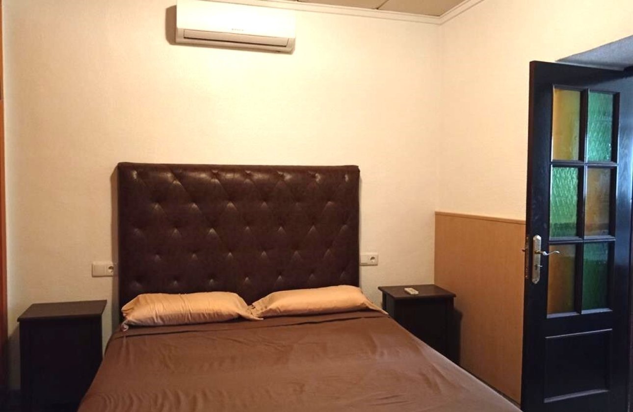 Resale - Semi Detached -
Los Montesinos - PUEBLO CENTRO