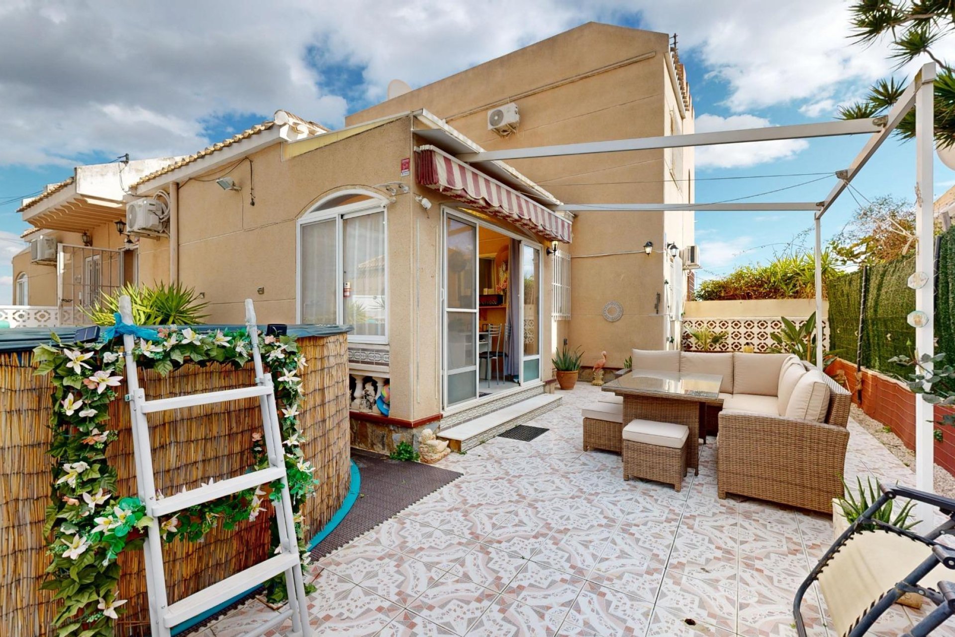 Resale - Semi Detached -
San Miguel de Salinas - 03193