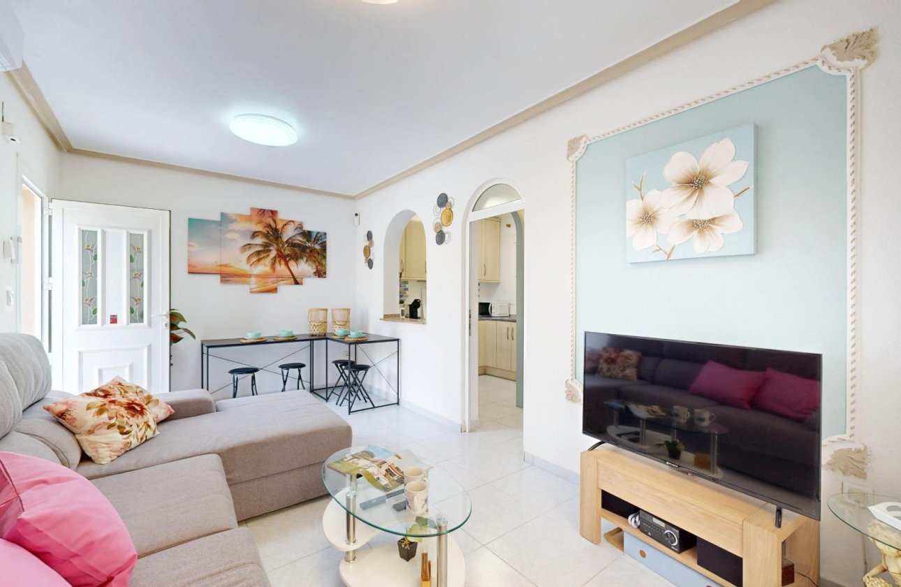Resale - Semi Detached -
San Miguel de Salinas - 03193
