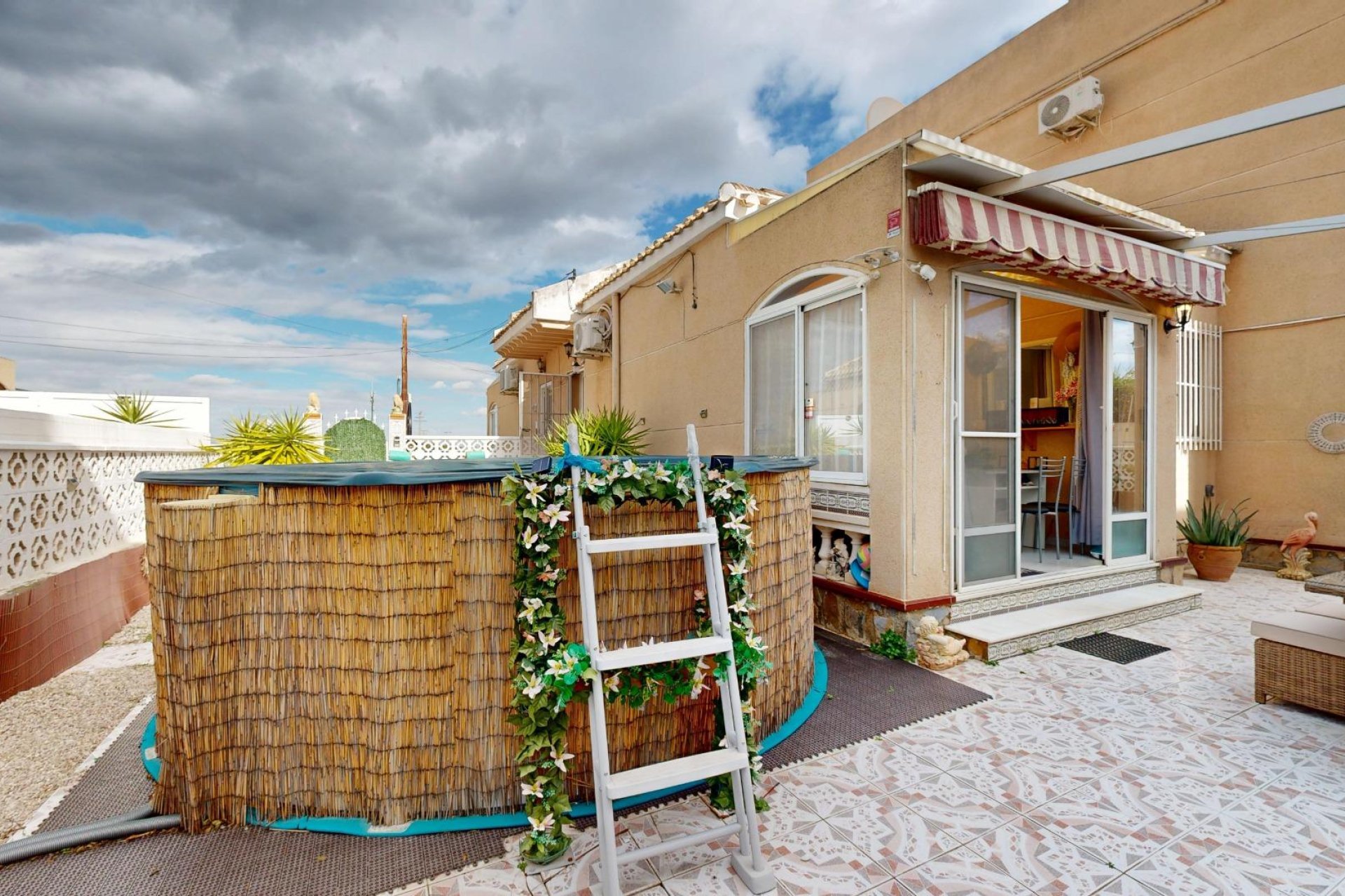 Resale - Semi Detached -
San Miguel de Salinas - 03193