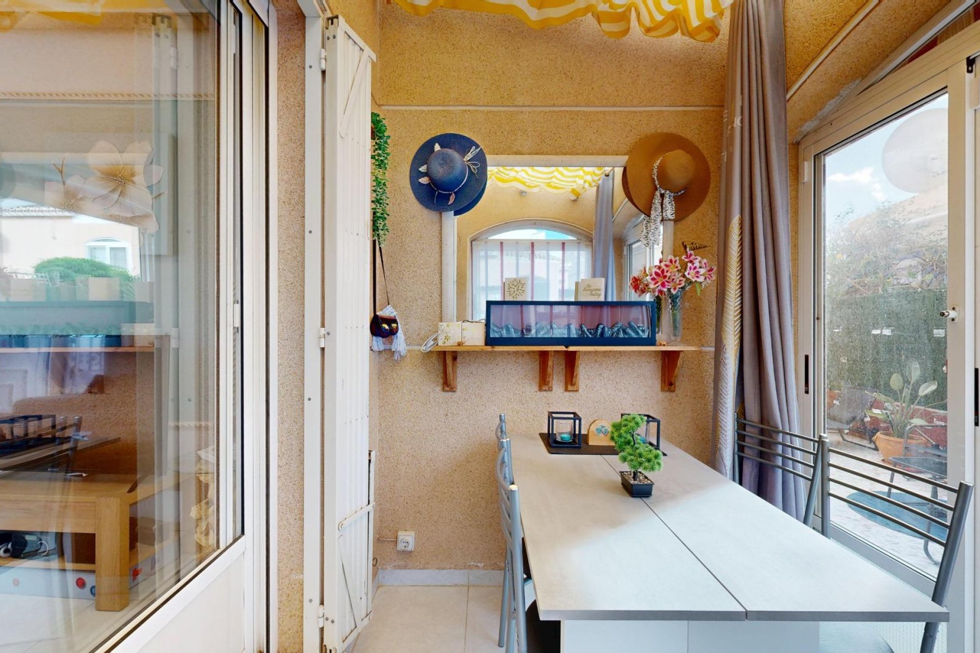 Resale - Semi Detached -
San Miguel de Salinas - 03193