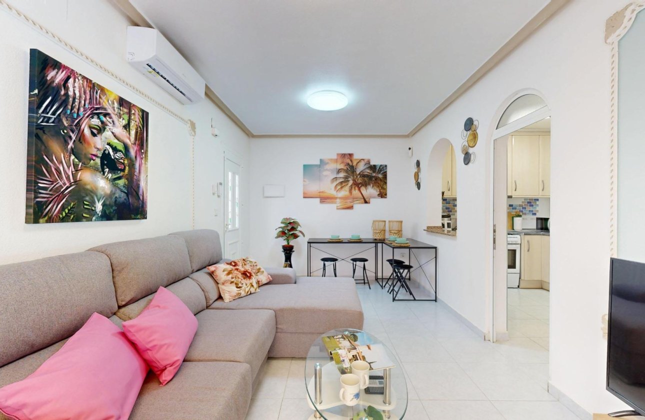 Resale - Semi Detached -
San Miguel de Salinas - 03193