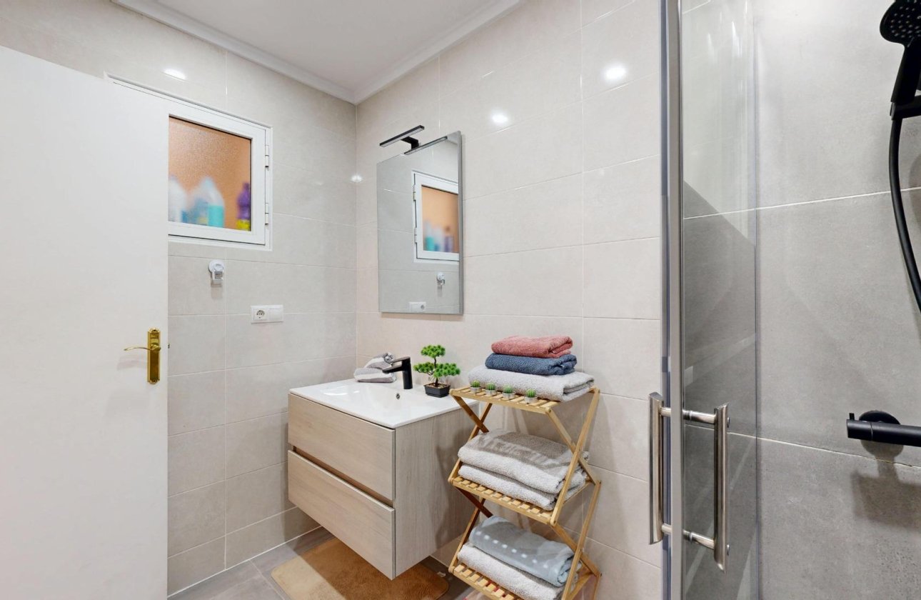 Resale - Semi Detached -
San Miguel de Salinas - 03193